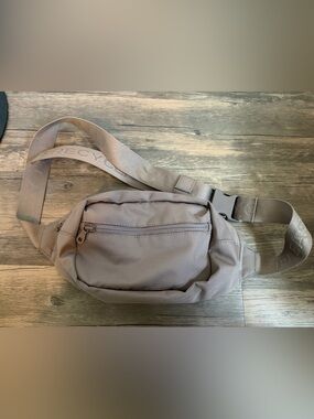 Girlfriend Collective fanny pack